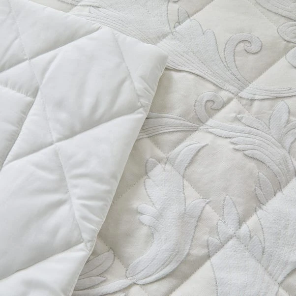 Dorma Acanthus Jacquard Bedspread 5 Dorma Acanthus Jacquard Bedspread - Image 3