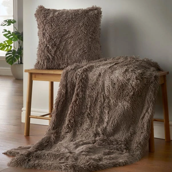 Catherine Lansfield Cuddly Deep Pile Throw 5 Catherine Lansfield Cuddly Deep Pile Throw - Image 3