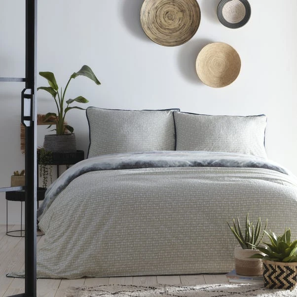 Appletree Landscape 100% Cotton Duvet Cover And Pillowcase Set 5 Appletree Landscape 100% Cotton Duvet Cover And Pillowcase Set - Image 3