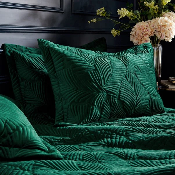 Paoletti Palmeria Emerald Velvet Duvet Cover And Pillowcase Set 4 Paoletti Palmeria Emerald Velvet Duvet Cover And Pillowcase Set - Image 2
