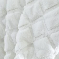 Catherine Lansfield Cosy Diamond 130cm X 170cm Throw 40 Catherine Lansfield Cosy Diamond 130cm X 170cm Throw -Dunelm Shop 30812043 alt02