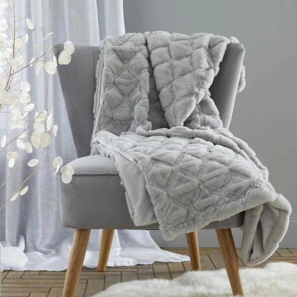 Catherine Lansfield Cosy Diamond 130cm X 170cm Throw 15 Catherine Lansfield Cosy Diamond 130cm X 170cm Throw - Image 13