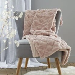 Catherine Lansfield Cosy Diamond 130cm X 170cm Throw 30 Catherine Lansfield Cosy Diamond 130cm X 170cm Throw -Dunelm Shop 30812047