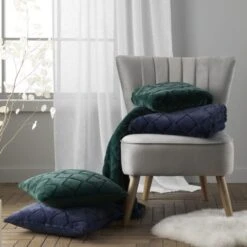 Catherine Lansfield Cosy Diamond 130cm X 170cm Throw 24 Catherine Lansfield Cosy Diamond 130cm X 170cm Throw -Dunelm Shop 30812063 alt03