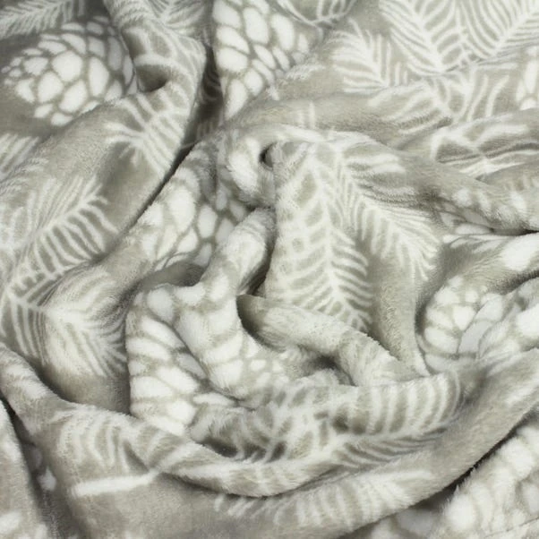 Furn Irwin Fleece Throw 140x180 4 Furn Irwin Fleece Throw 140x180 - Image 2