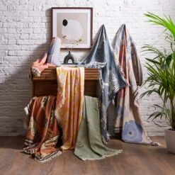 Bee Jacquard Woven Throw 155x170 -Dunelm Shop 30885996 alt06