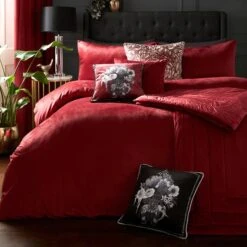 Laurence Llewelyn Bowen Chic Bedspread 150cm X 220cm 9 Laurence Llewelyn Bowen Chic Bedspread 150cm X 220cm -Dunelm Shop 30888700 alt01