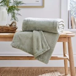 Leila Leaf Fleece Throw 130x170cm -Dunelm Shop 30898335