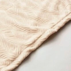 Leila Leaf Fleece Throw 130x170cm -Dunelm Shop 30898341 alt04