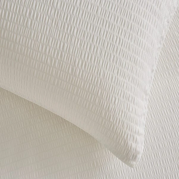 Larken Seersucker Standard Pillowcase Pair 6 Larken Seersucker Standard Pillowcase Pair - Image 4
