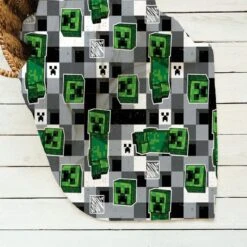 Minecraft Scribble Fleece Blanket -Dunelm Shop 30931055 alt03