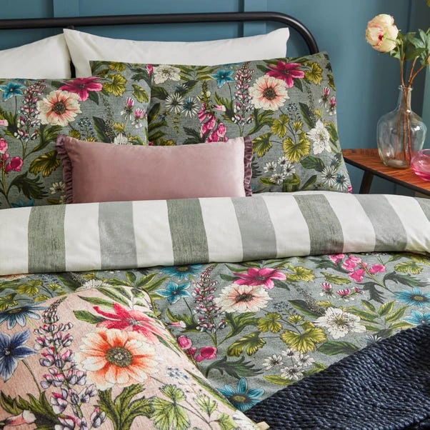 Wylder Nature Hidcote Manor Reversible Duvet Cover And Pillowcase Set 4 Wylder Nature Hidcote Manor Reversible Duvet Cover And Pillowcase Set - Image 2