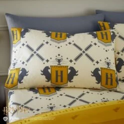 Harry Potter Hufflepuff Reversible Duvet Cover And Pillowcase Set 19 Harry Potter Hufflepuff Reversible Duvet Cover And Pillowcase Set -Dunelm Shop 30945392 alt03