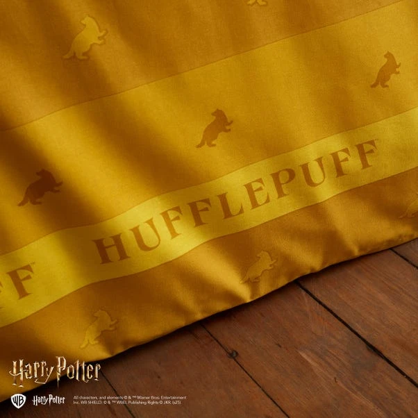 Harry Potter Hufflepuff Reversible Duvet Cover And Pillowcase Set 7 Harry Potter Hufflepuff Reversible Duvet Cover And Pillowcase Set - Image 5