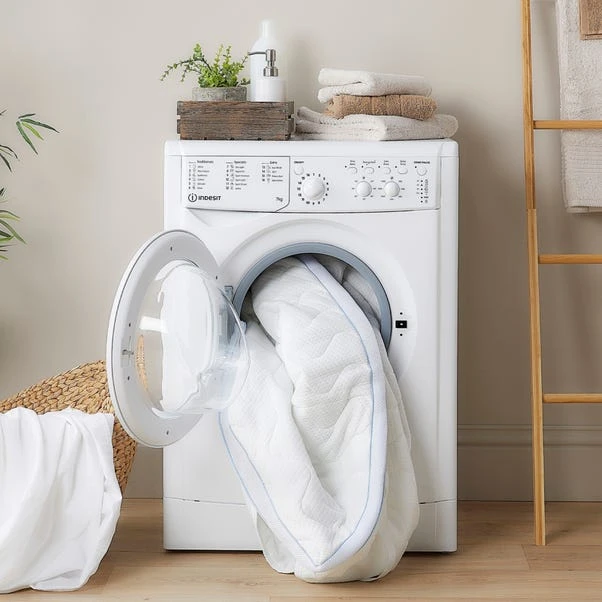 Snuggledown Temperature Regulating Mattress Topper 18 Snuggledown Temperature Regulating Mattress Topper - Image 16