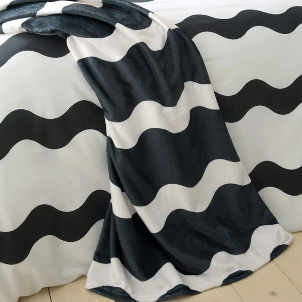 Sassy B Waves Monochrome Throw 200cm X 240cm 5 Sassy B Waves Monochrome Throw 200cm X 240cm - Image 3
